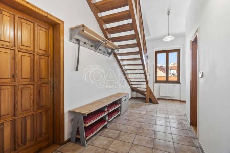 Pronájem bytu 5+1 a více 184 m², Kateřinská , Praha - Photo 2