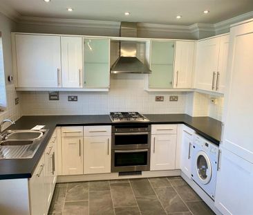 3 bedroom end of terrace house to rent - Photo 3