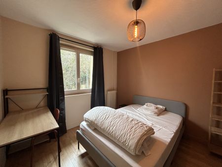 Location Appartement 4 pièces 80m² TROYES 10000 - Photo 4