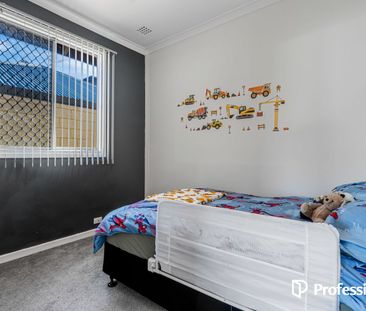 Lifestyle & Convenience in a Spacious Family Home - Photo 5
