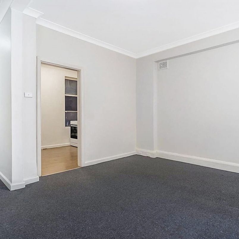 Modern Inner-City Living 2-Bedroom Apartment in Potts Point - Photo 1