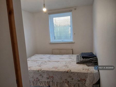 1 bedroom in a house share to rent - Photo 3