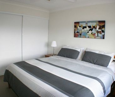 3 BED 2 BATH 2 CAR TOWNHOUSE, ULTRA HIGH SPEED INTERNET - Photo 2