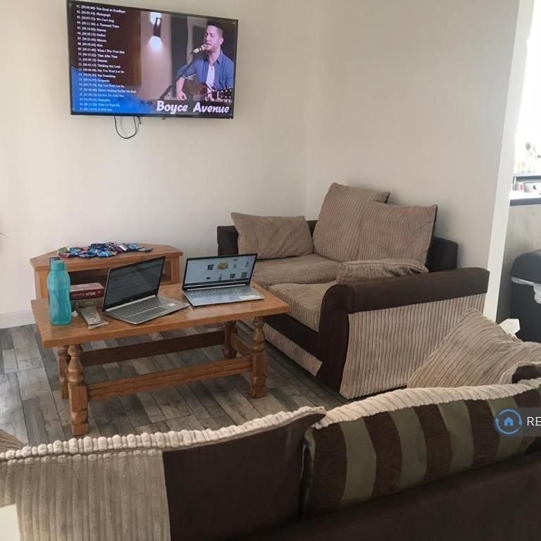 1 bedroom in a flat share to rent - Photo 1