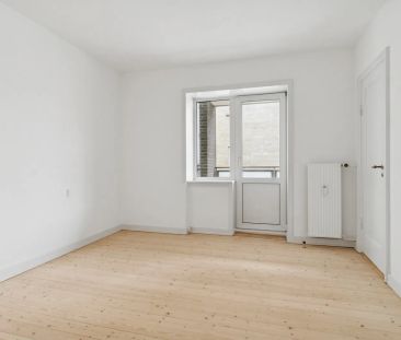 Centralt beliggende 2-værelses med altan og fjordkig - Photo 3