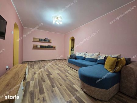 Apartament cu 2 camere, cartier Micro 16, parter. - Photo 2