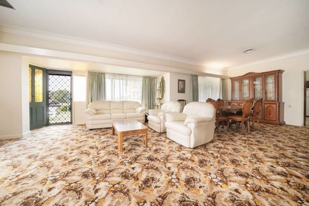 ACREAGE LIFESTYLE IN PRIME RABY LOCATION !!! - Photo 1