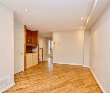 70 Hawthorne Crescent #Upper - Photo 1