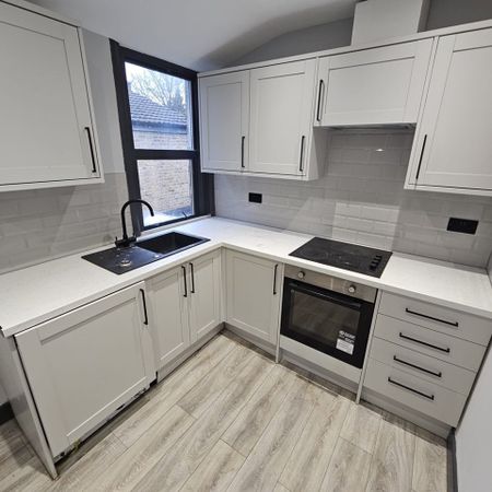 Studio Flat, Brownhill Road, SE6 - Photo 3