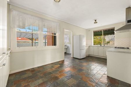 15 Harrow Road, - Photo 3