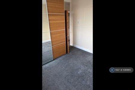 3 bedroom end of terrace house to rent - Photo 2