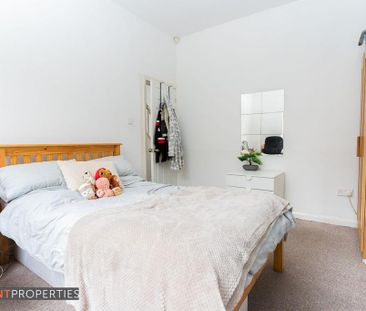 4 bedroom terraced house to rent - Photo 3