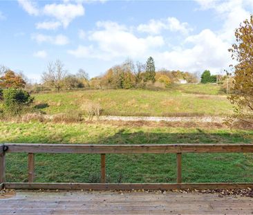 A detached family home within the ever-popular village of Chedworth. - Photo 5