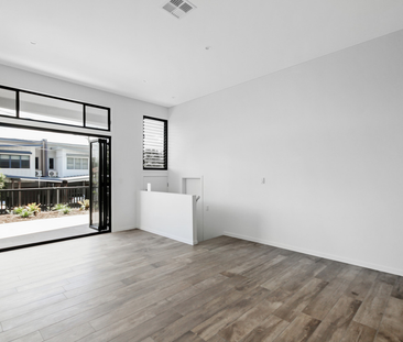 37 Lockyer Street, Camp Hill QLD 4152 - Townhouse For Rent | Domain - Photo 4