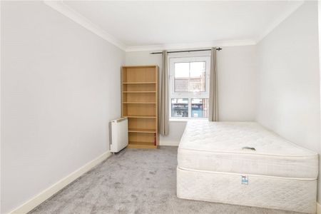 Well presented two bedroom unfurnished apartment with an allocated parking space and within a short walk into York city centre. - Photo 5