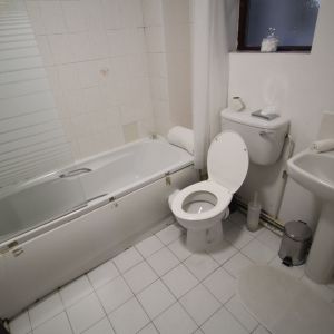 2 Bedroom Apartment - Photo 2