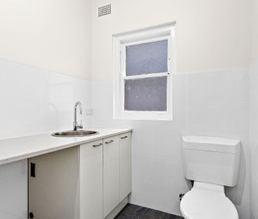 One-Bedroom Flat in a Quiet Rear Position - Photo 4