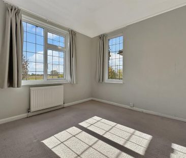 4 bedroom detached house to rent - Photo 4