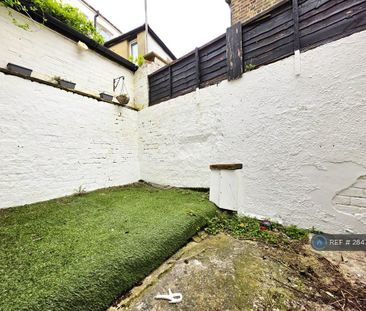 2 bedroom semi-detached house to rent - Photo 4