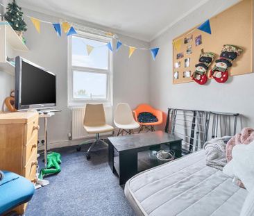 4 bedroom terraced house to rent - Photo 5