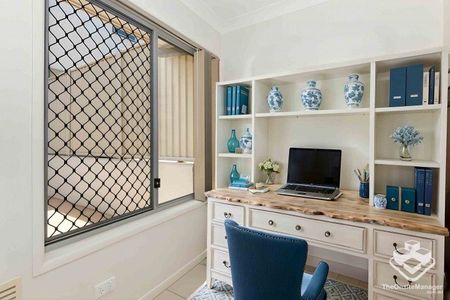Stylish Townhouse Living in Prime Mango Hill Location! - Photo 2