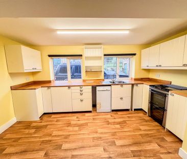 2 bedroom terraced house to rent - Photo 4