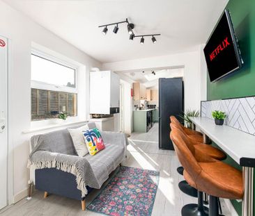1 bedroom in a flat share to rent - Photo 2