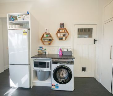 Bright and Modern 2-Bedroom Home with Bonus Office/Sunroom - Photo 5