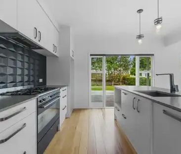 This beautifully presented three-bedroom, two-bathroom home offers ... - Photo 1