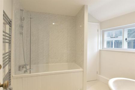 4 bedroom end of terrace house to rent - Photo 4