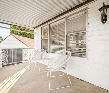 Family Living with Style, Space & Convenience - Photo 5