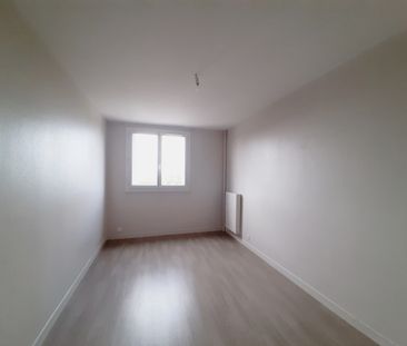 T4 de 85 m² refait à neuf – belle pièce à vivre - Photo 4