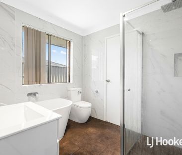 Beautiful Spacious 3 Bedroom Home - Available Now! - Photo 6