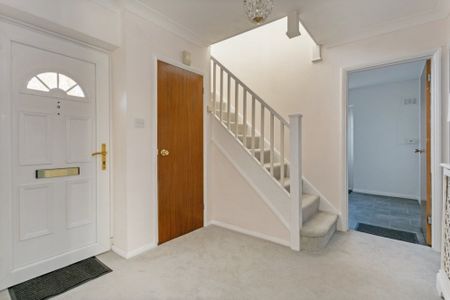 4 bedroom detached house to rent - Photo 3