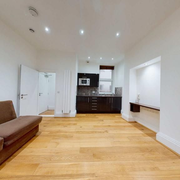 Studio to rent - Photo 1