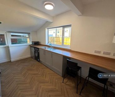 1 bedroom in a house share to rent - Photo 3