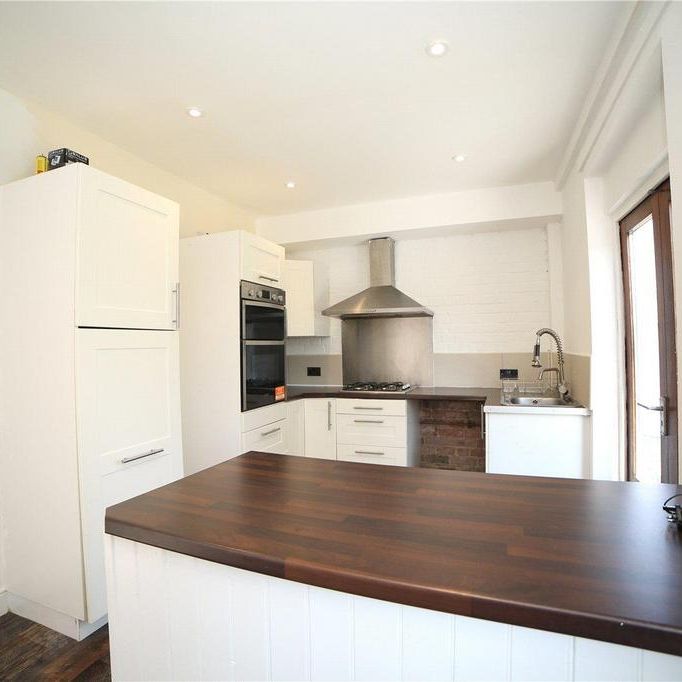 3 bedroom semi-detached house to rent - Photo 1