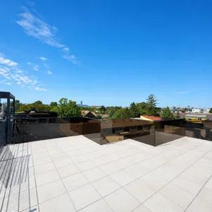Monthly Rental! 2 Bedroom Penthouse! Skyline+Kahlenberg View! Amazing Roof Top Terrace and Garage! - Photo 1