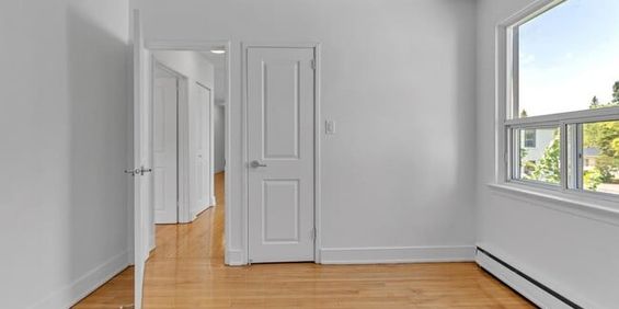 389-401 Yonge Street Apartments - Photo 3