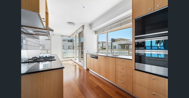 Stunning views of Port Phillip Bay - Photo 1