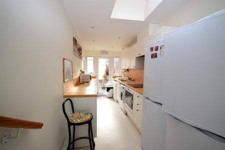 1 bedroom Flat To Let - Photo 5