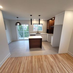 4½ Tranquille Rénové | WiFi, Stationnement, A/C Inclus - Photo 2