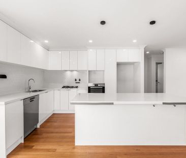 Modern Townhouse in Prime Location - Photo 4