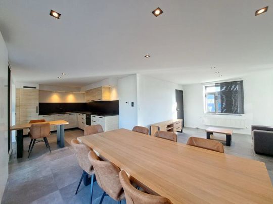 Instapklaar ruim duplex appartement te Rekem - Photo 1