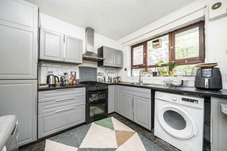 4 bedroom flat to rent - Photo 5