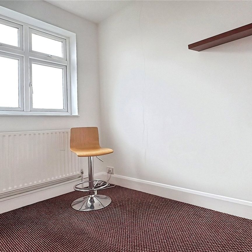 Waverley Avenue, Whitton, TW2 6DJ - Photo 1