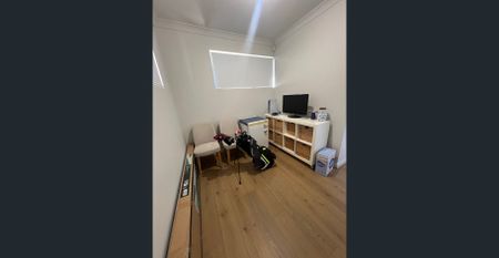 Stunning Townhouse walk everywhere watch the crows train from your balcony - Photo 2