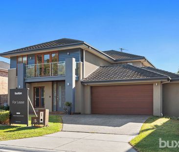 Grand 4 Bedroom Family Living Opposite Parklands – Space, Style & V... - Photo 3
