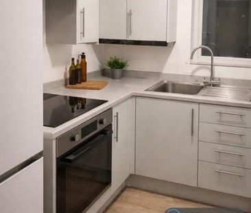 1 bedroom in a flat share to rent - Photo 4