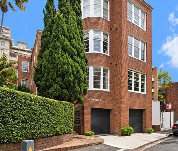 Top floor apartment in the heart of Elizabeth Bay - Photo 5